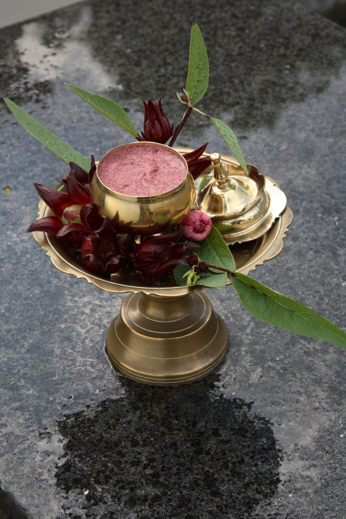 Tanjong Jara Resort, Terengganu - A Small Luxury Hotels Of The World Dungun Eksteriør bilde A brass thali with a bell, flowers and a pot of halwa
